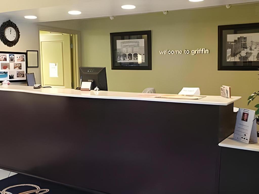 Americas Best Value Inn & Suites-Griffin Esterno foto