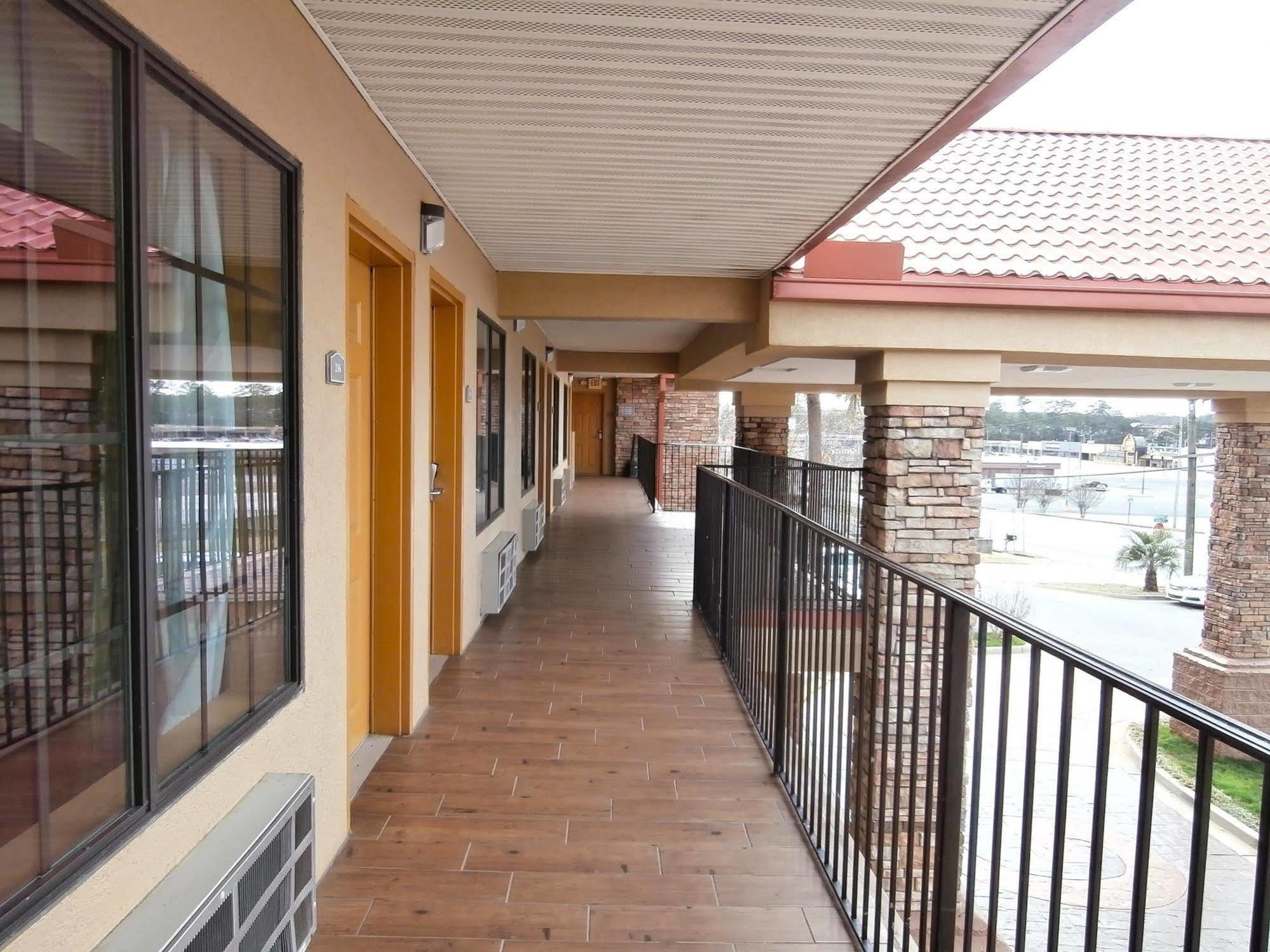 Americas Best Value Inn & Suites-Griffin Esterno foto