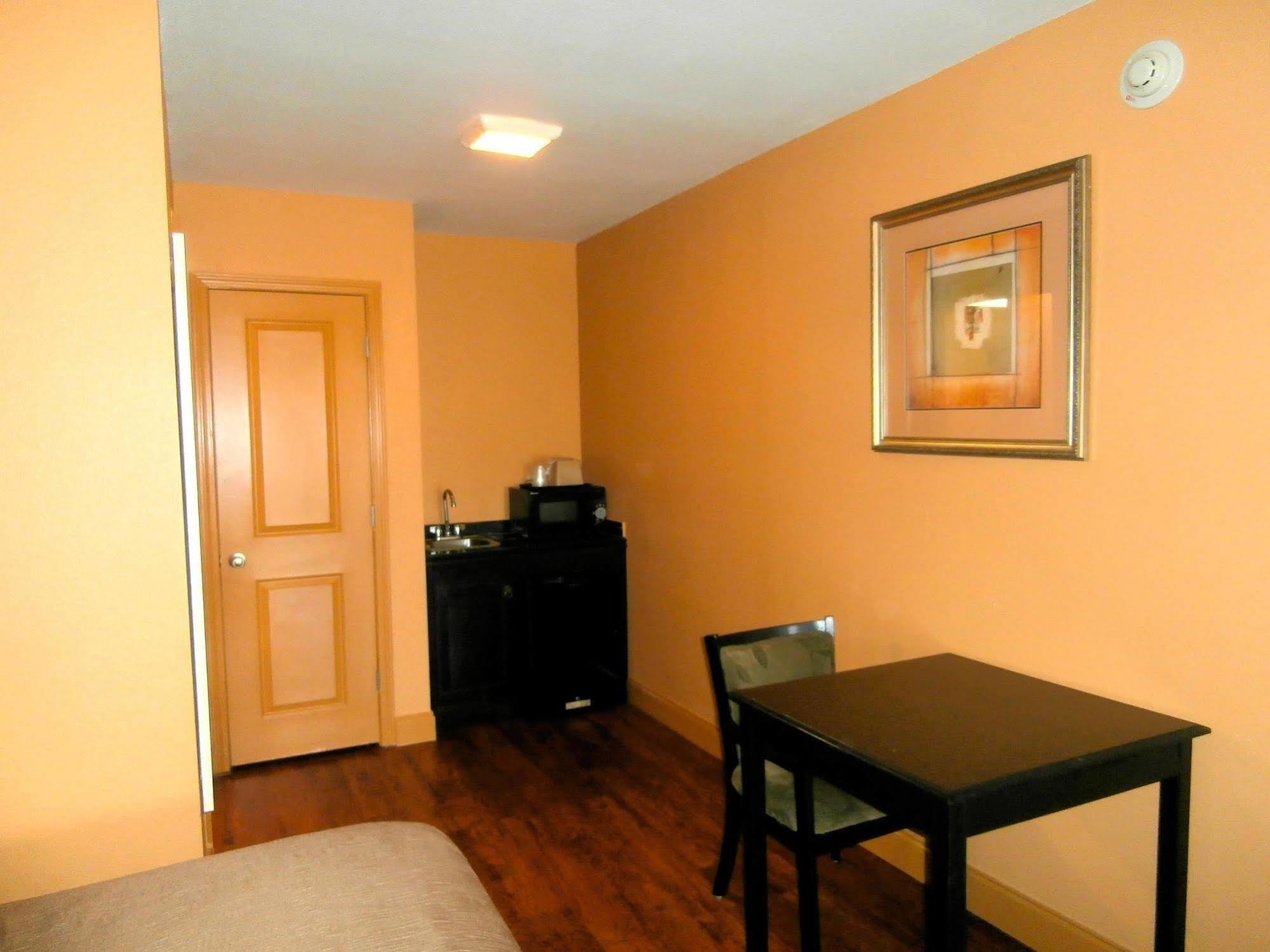 Americas Best Value Inn & Suites-Griffin Esterno foto